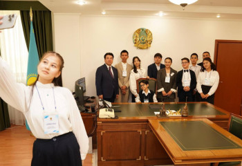 Школьники побывали в роли министра: как прошёл День «Бала үні» в Министерстве просвещения РК