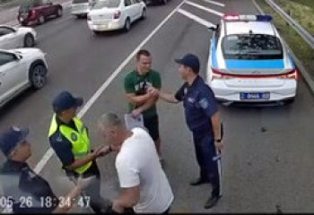 «Поговорили как с человеком»: беларусский дальнобойщик поблагодарил полицию Алматы за вежливость