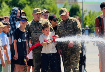 «Балалардың қауіпсіздігі – басты назарда»: по всей стране спасатели МЧС обучали детей безопасности