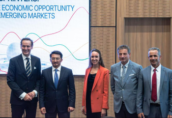 Казахстанские госслужащие освоят ИИ: Минцифры запускает международную обучающую программу совместно с Google и Apolitical