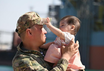 Дети военнослужащих отправились в поход по Каспию на боевых кораблях