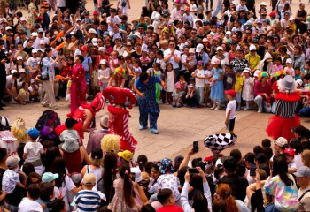 Астанада клоундар шеруі өттi