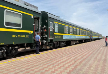 Первый туристский поезд из Сианя прибыл в Алматы