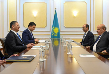 Kazakh FM holds meeting with Azizi Group management