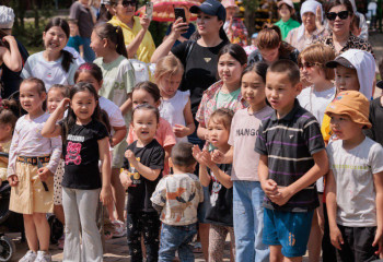 Праздник для особенных сердец: акимат района Сарайшык устроил сказку для детей