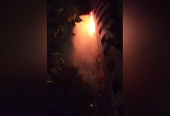 Жилой комплекс загорелся ночью в Астане