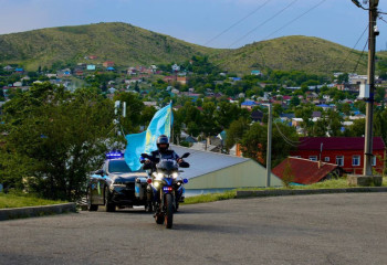 Мемлекеттік рәміздер күні: Өскеменде патриоттық флешмоб ұйымдастырылды