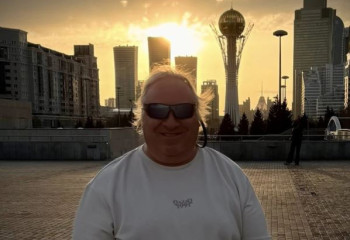 Голливуд продюсері Джефф Ольм Мемлекеттік рәміздер күніне арналған роликті өз парақшасында бөліскен