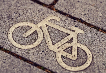 Ақтөбеде велосипед мінген жасөспірімді автобус қағып кетті