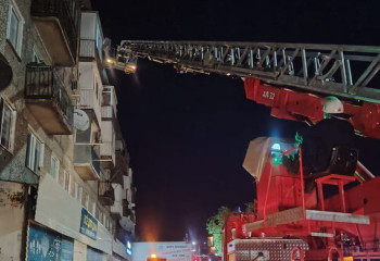 Сотрудники МЧС спасли оставшегося одного в квартире ребенка