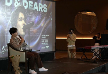 Димаш Құдайберген Лондонда жанкүйерлерімен кездесті