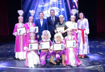 Көпбалалы отбасы Jas tolqyn таланттар байқауында Гран-при иегері атанды