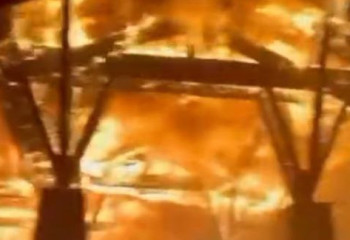 Алматыда ағаштан салынып жатқан жеке үй жанып кетті