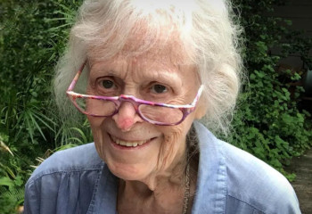 89 жастағы ұстаз өмір бойы жинаған қаржысын шәкірттеріне бөліп берді