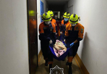 Спасатели через балкон попали в квартиру к больной пенсионерке