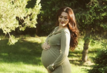 Аяғы ауыр Ерке Есмахан ай-күні жақындап қалғанын айтты