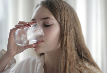 Ыстық күнде сусыздануды қалай анықтауға болады