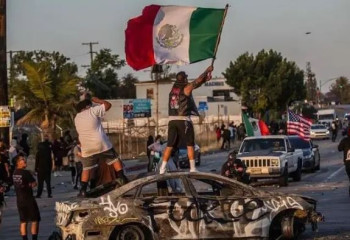 Лос-Анджелесте коменданттық сағат енгізілді