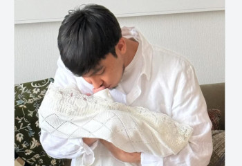 Ерке Есмахан үшінші сәбиін дүниеге әкелді