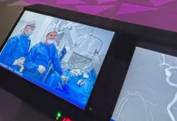 Казахстанский нейрохирург провёл уникальные операции в Париже: прямой эфир наблюдали врачи со всего мира