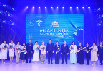 Ақтөбеде денсаулық сақтау саласының қызметкерлері марапатталды