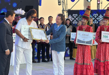 Ақтауда халықаралық ансамбльдер ашық аспан астында өнер көрсетті