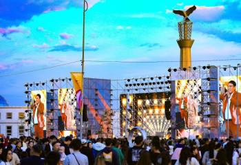 100-летие Алии Молдагуловой отметили зрелищным шоу дронов