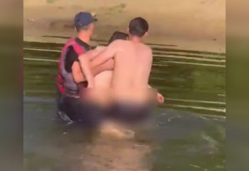 Сотрудники МЧС спасли тонущего мужчину на реке Тобол