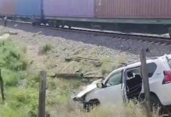 Алматы маңында Toyota Land Cruiser жүк пойызымен соқтығысты