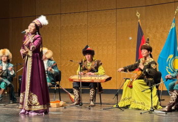 Нургиса Тлендиев признан ЮНЕСКО: в Париже открылась выставка к 100-летию великого композитора