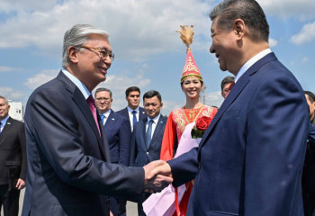 Касым-Жомарт Токаев встретил Си Цзиньпина в Астане