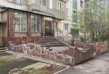 Алматыда заңсыз салынған нысан сүрілді