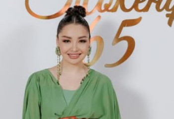 Аша Матай әкесінің мерейтойына арнап ерекше тосынсый ұйымдастырды