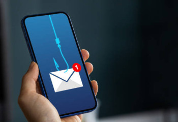 Қазақстандықтардың жеке деректері желіге тарап кетті: алаяқтар не істей алады және қалай қорғану керек