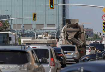 Штраф за высунутую руку из окна автомобиля в Казахстане: почему это нужно