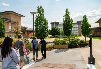 АҚШ-тағы зерттеу: тартымды студент қыздар жоғары баға алады