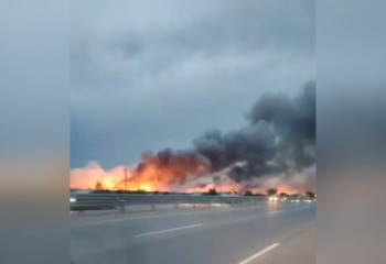 Сильный дым от пожара парализовал участок трассы в Алматинской области