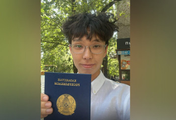 Ученик НИШ, оскорбивший учительницу, получил аттестат