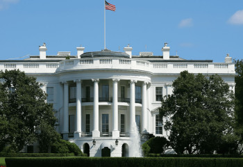 Трамп Иранға ауқымды соққы жасауға рұқсат берді – БАҚ