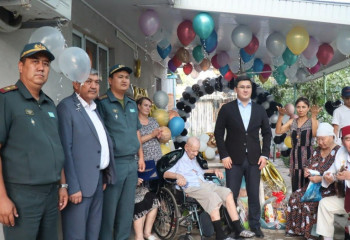 В Туркестанской области поздравили фронтовика с вековым юбилеем