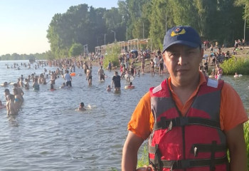 Өскеменде суға батып бара жатқан әкесі мен ұлы құтқарылды