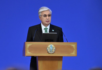 Служение стране – самая почетная и ответственная задача: Токаев поздравил госслужащих и полицейских с праздником