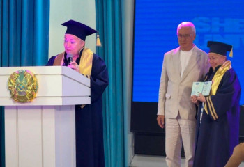 Оқу ешқашан кеш емес: Таразда 74 жастағы түлек диплом алды