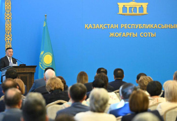 Жоғарғы сот төрағасы судьяларды кәсіби мерекемен құттықтады