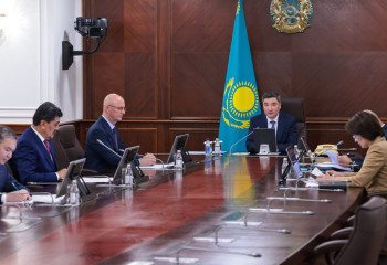 Olzhas Bektenov chairs council meeting on transition to green economy
