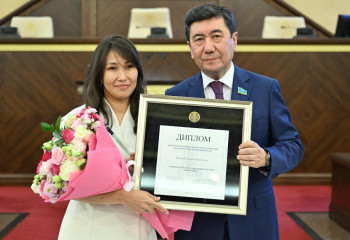 BAQ.KZ тілшісі «Парламент сөзі» сыйлығын жеңіп алды