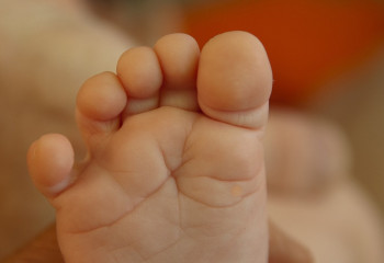 Аяқтың ісінуін үй жағдайында қалай тез басуға болады?