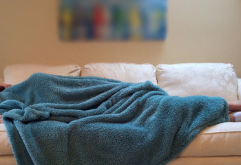 Ұйықтай алмайтындар үшін: жылдам ұйықтауға көмектесетін ең күшті әдіс