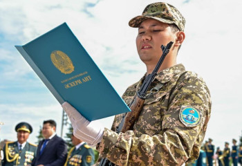 Студенттер әскери ант беріп, запастағы сержант атанды