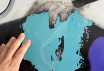 Граффити удалили с вагонов LRT в Астане